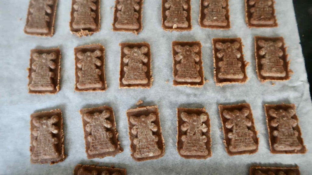 An Easy and Quick Recipe to Bake Speculaas Cookies
