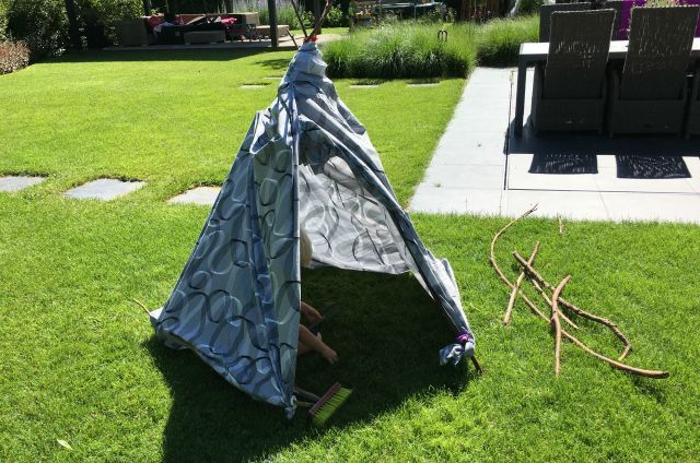 DIY; Building a tent from branches with Sticklets