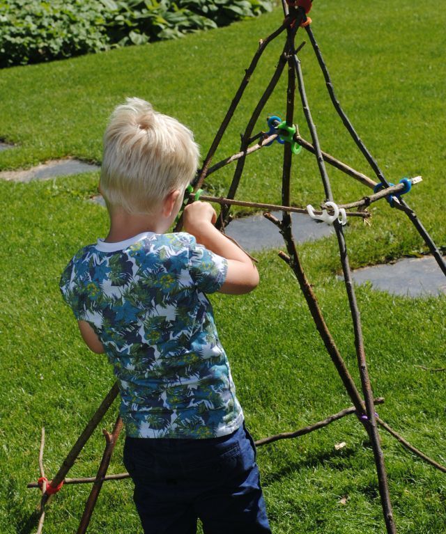 DIY; Building a tent from branches with Sticklets