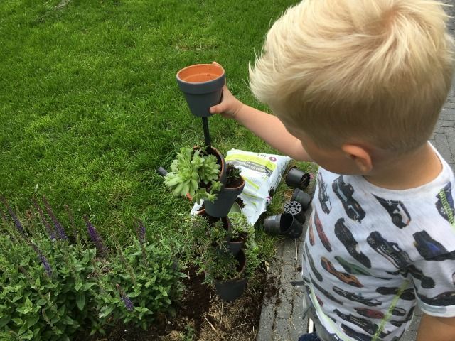 DIY; Plant holder for the garden